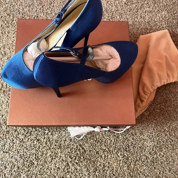 Victoria Colasanto satin platforms - Picture 3 of 5